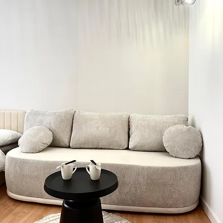 Igielna - 100m Main Square - Self Check-in *