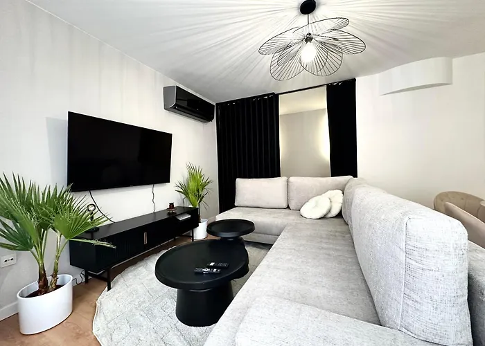 Igielna - 100m Main Square - Self Check-in